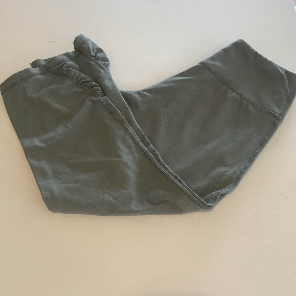 Slate Capris with ruching XS
